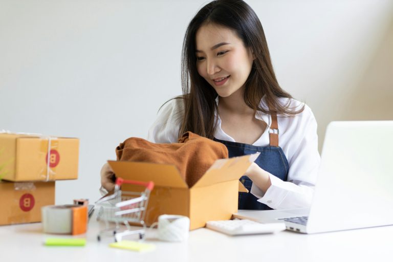 Ecommerce drop shipping shipment service concept.