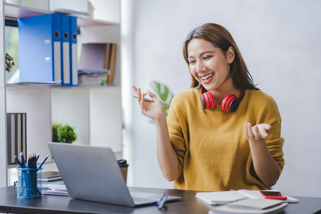 Student Learning Using Laptop in Home - Educational Courses or Training Seminars Online Education Id